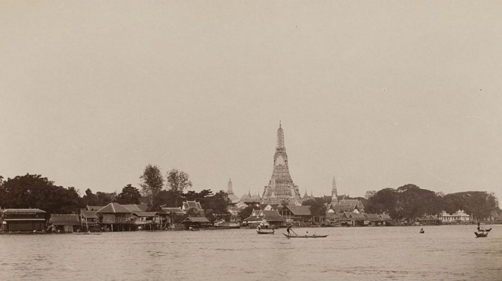 Photograph of 19th century Bangkok harbour and wat Arun